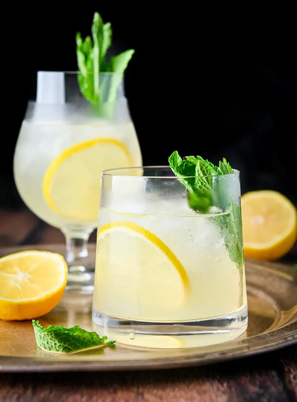 limoncello spritz in two different blasses with mint and lemons