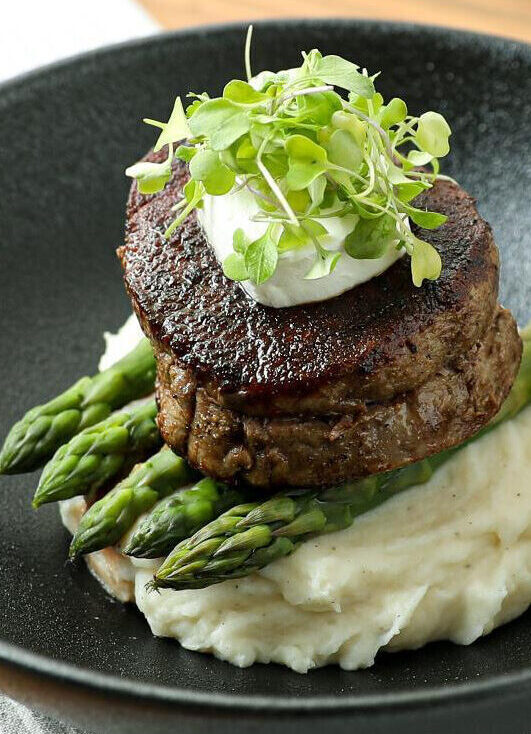Mashed potatoes with asparagus and steak and herbs