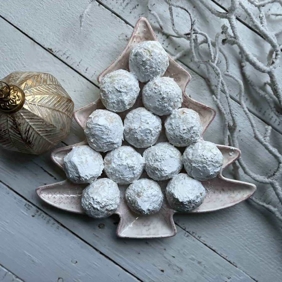 snowballs on tree plate with ornament