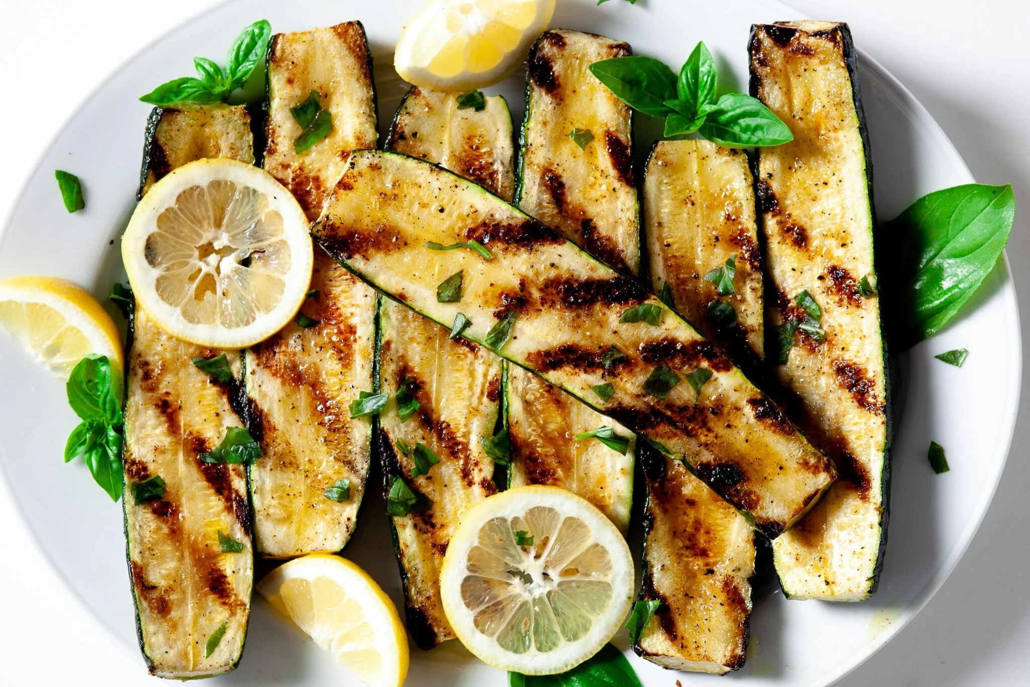Grilled zuchini with parsley and lemon slices for a veggie side dish.
